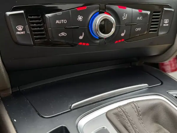 Audi A4 2014 - 14790 EUR, 249731 km - 249731km - foto 11 de 14