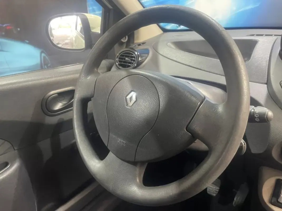 Renault Twingo 2012 - 6499 EUR, 72000 km - AUTO.MOTO.pt - 72000km - foto 18 de 26