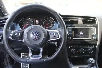 Volkswagen Golf 2015 - 18500 EUR, 230100 km - AUTO.MOTO.pt - 230100km - foto 13 de 19