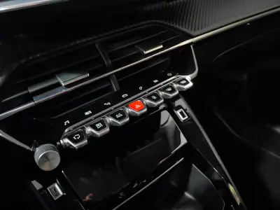 Peugeot 208 2019 - 14500 EUR, 90000 km - AUTO.MOTO.pt - 90000km - foto 41 de 60