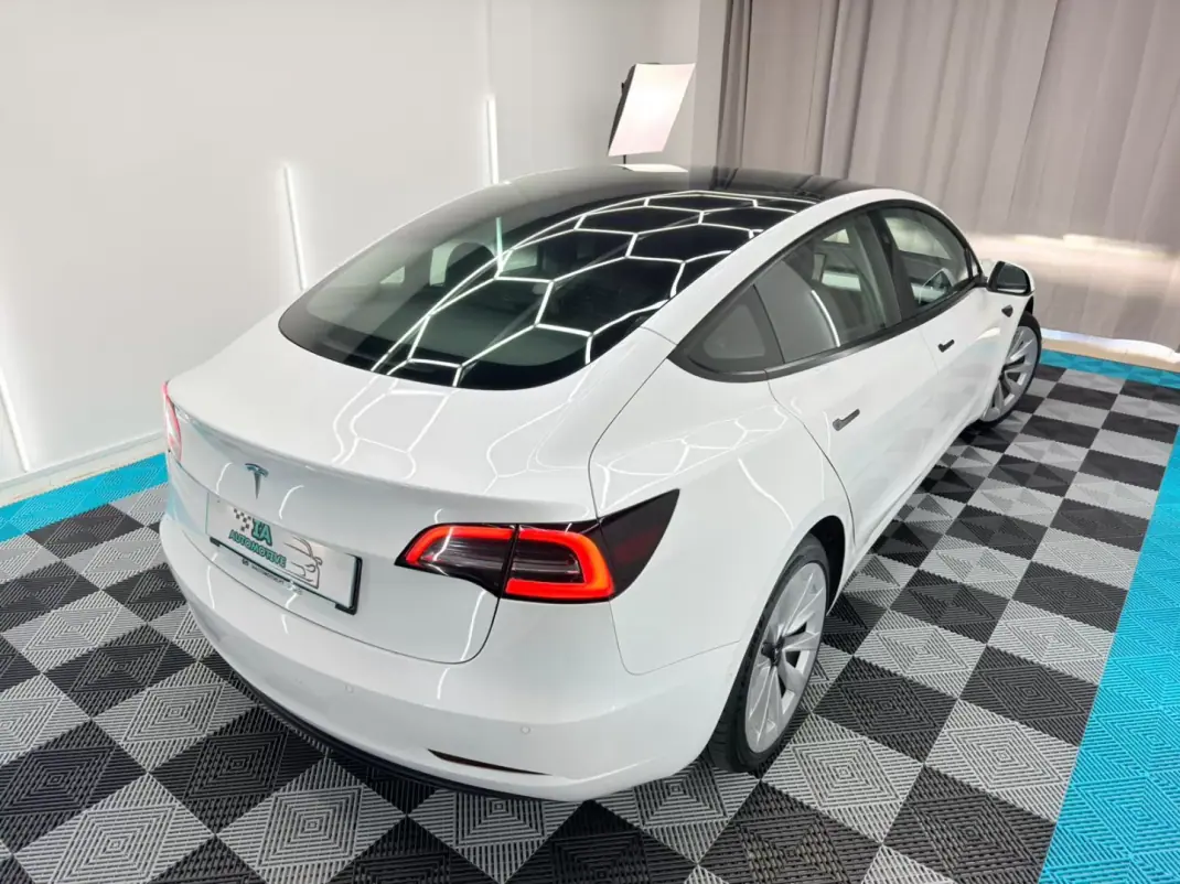 Tesla Model 3 2022 - 24999 EUR, 115000 km - AUTO.MOTO.pt - 115000km - foto 8 de 23
