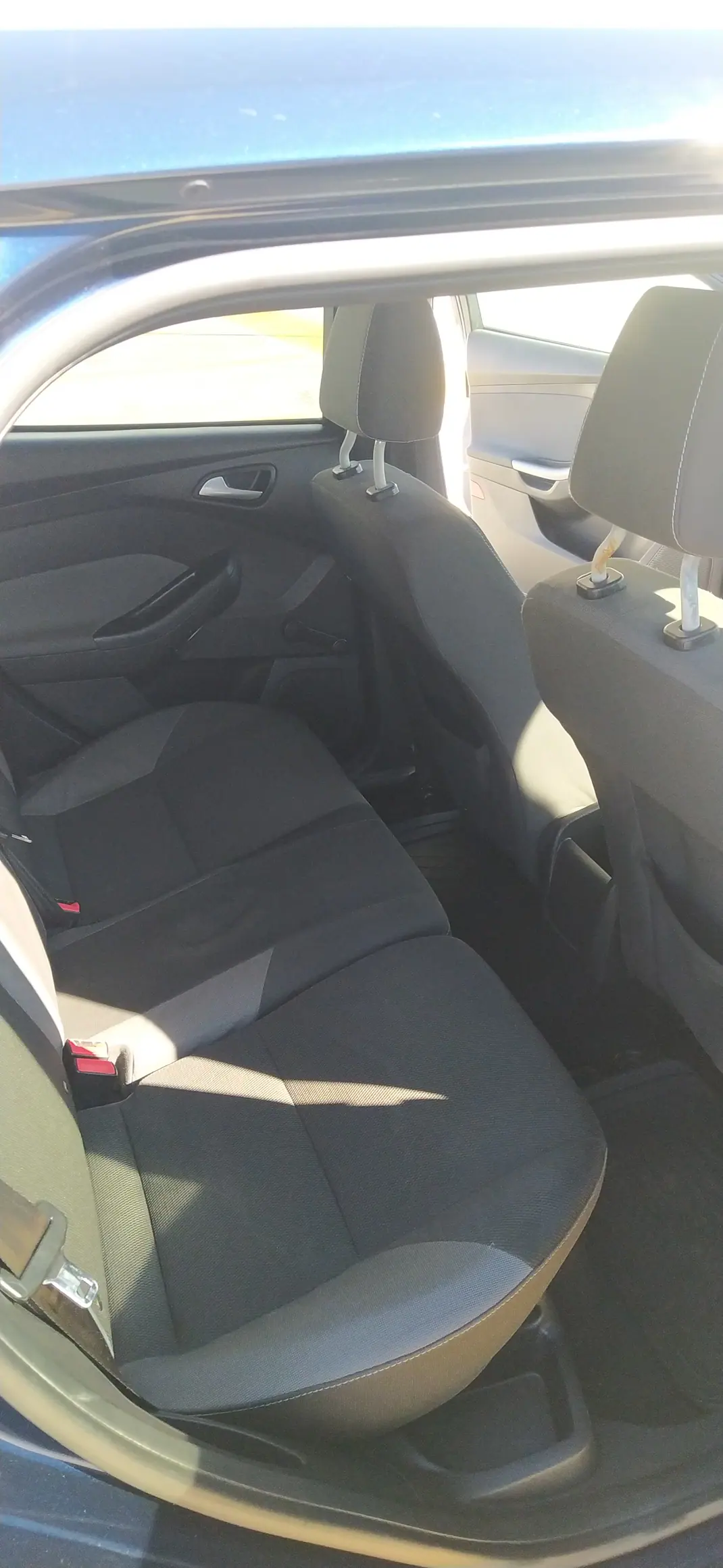 Ford Focus SW 2013 - 5250 EUR, 238000 km - AUTO.MOTO.pt - 238000km - foto 6 de 6