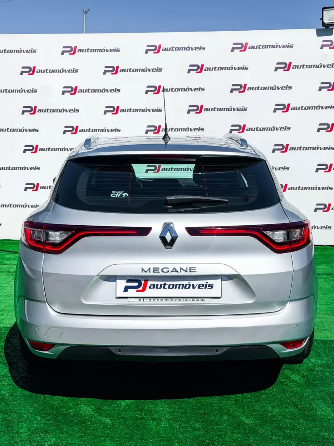 Renault Mégane 2018 - 11990 EUR, 133000 km - 133000km - foto 8 de 19