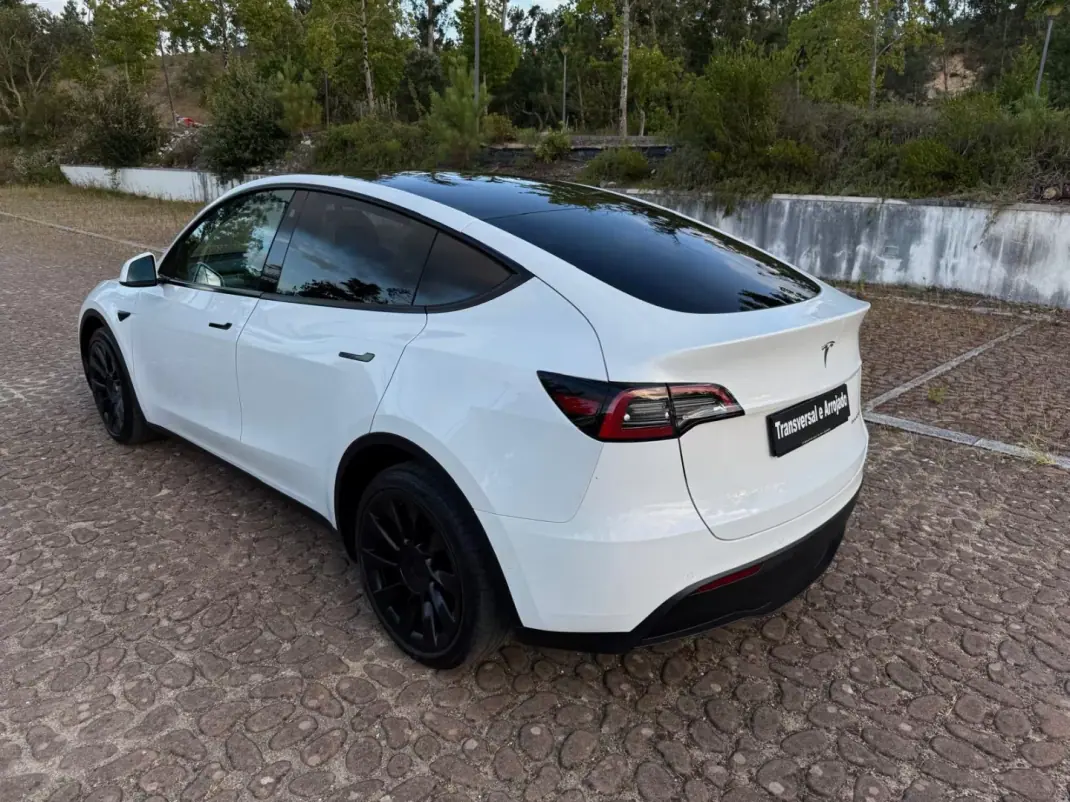 Tesla Model Y 2021 - 32500 EUR, 135000 km - 135000km - foto 14 de 23
