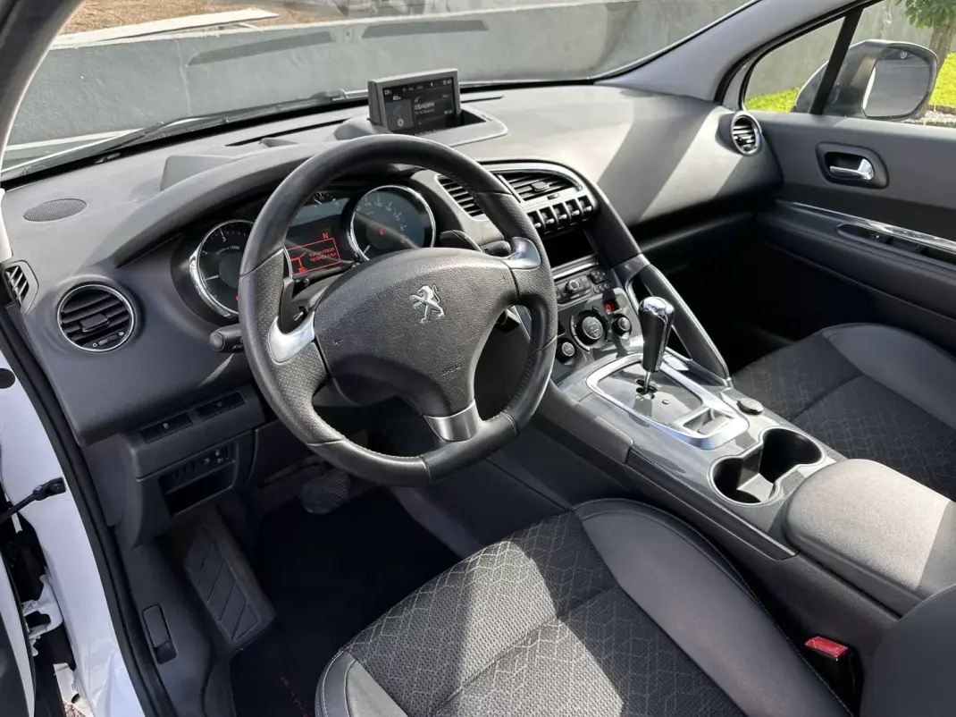 Peugeot 3008 2014 - 8900 EUR, 220000 km - AUTO.MOTO.pt - 220000km - foto 26 de 62