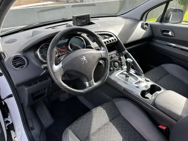 Peugeot 3008 2014 - 8400 EUR, 220000 km - AUTO.MOTO.pt - 220000km - foto 26 de 62