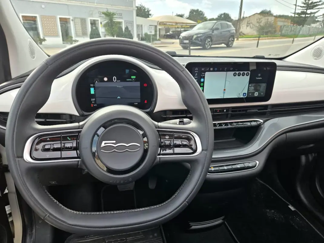 Fiat 500e 2023 - 17950 EUR, 22420 km - AUTO.MOTO.pt - 22420km - foto 6 de 9