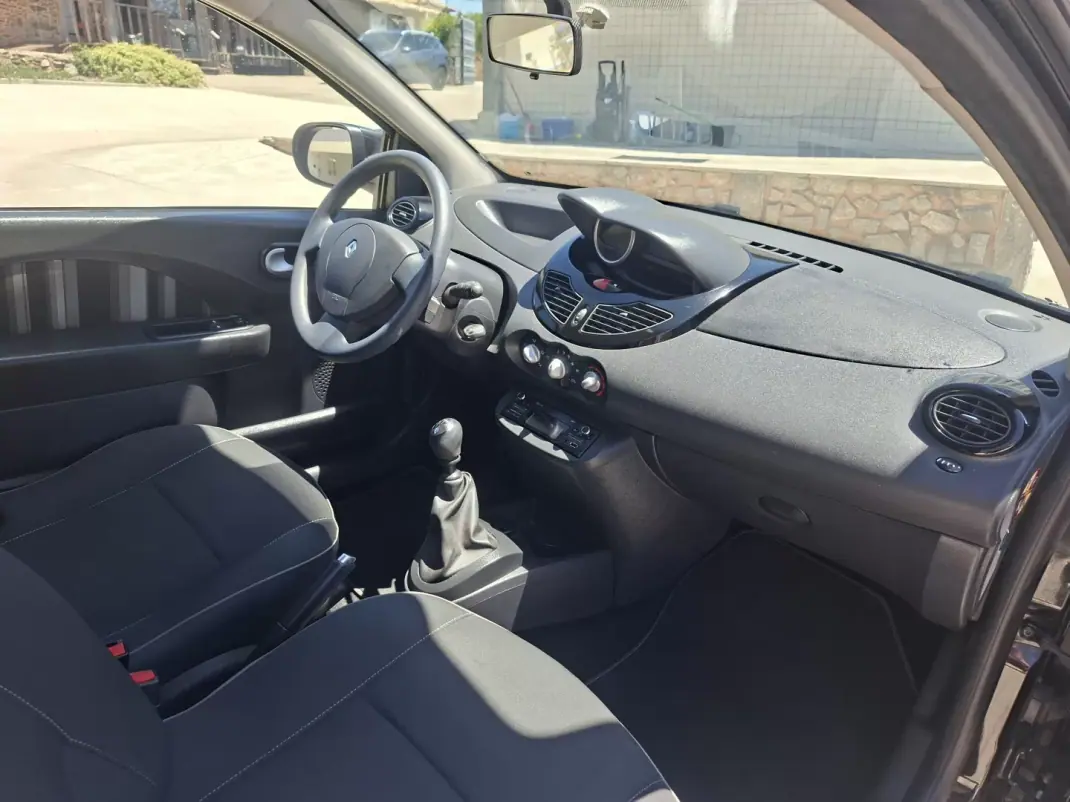Renault Twingo 2014 - 6490 EUR, 93204 km - 93204km - foto 5 de 17