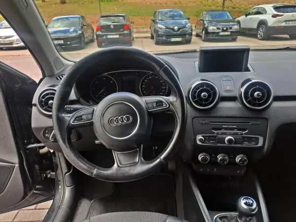 Audi A1 2012 - 8990 EUR, 206000 km - AUTO.MOTO.pt - 206000km - foto 10 de 20