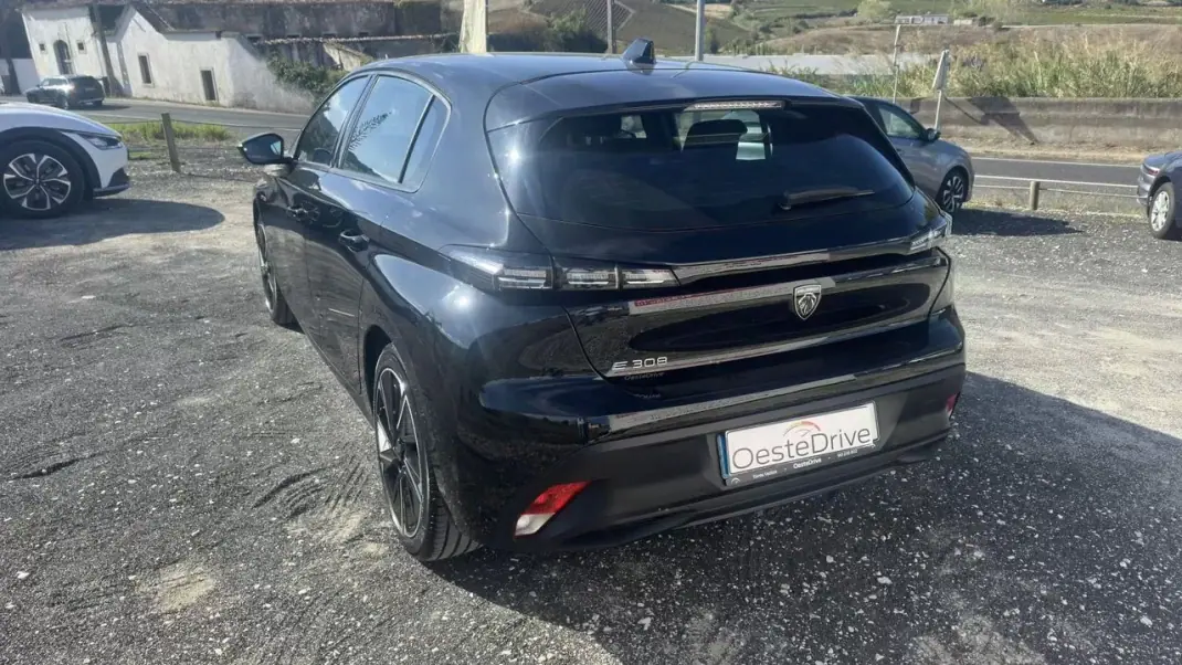 Peugeot e-308 2025 - 29490 EUR, 6000 km - 6000km - foto 5 de 19