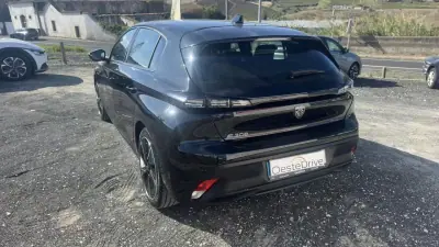 Peugeot e-308 2025 - 29490 EUR, 6000 km - 6000km - foto 5 de 19