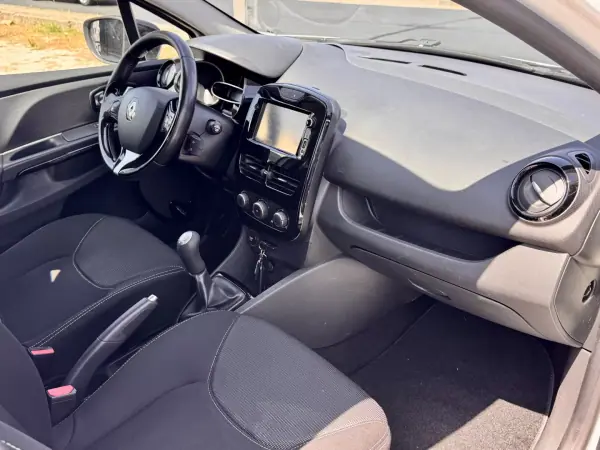 Renault Clio 2015 - 9500 EUR, 130000 km - 130000km - foto 9 de 18