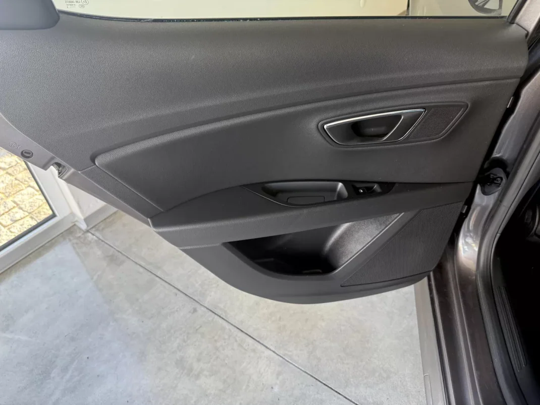 SEAT Leon 2015 - 14000 EUR, 181000 km - AUTO.MOTO.pt - 181000km - foto 68 de 92