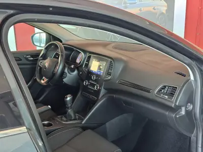 Renault Mégane 2017 - 11990 EUR, 180552 km - AUTO.MOTO.pt - 180552km - foto 12 de 18