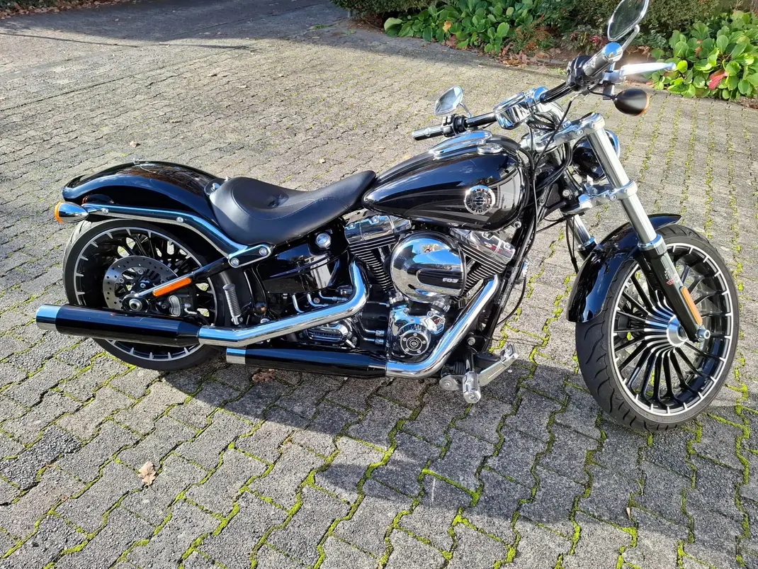 Harley-Davidson Softail® Breakout® 2016 - 14800 EUR, 11330 km - AUTO.MOTO.pt - 11330km - foto 1 de 5
