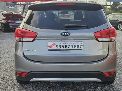 Kia Carens 2018 - 17500 EUR, 138200 km - AUTO.MOTO.pt - 138200km - foto 9 de 63