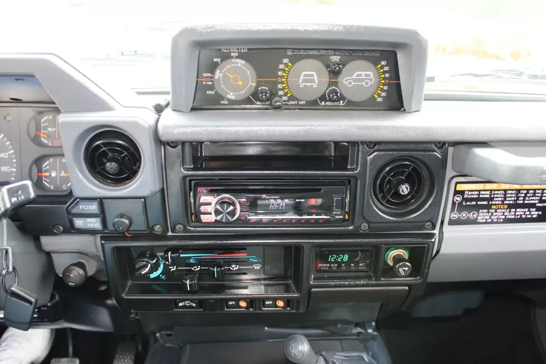 Toyota Land Cruiser 1994 - 31900 EUR, 237000 km - AUTO.MOTO.pt - 237000km - foto 34 de 40