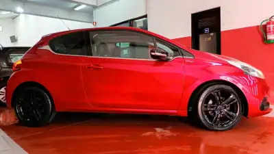 Peugeot 208 2015 - 11990 EUR, 110463 km - AUTO.MOTO.pt - 110463km - foto 8 de 71