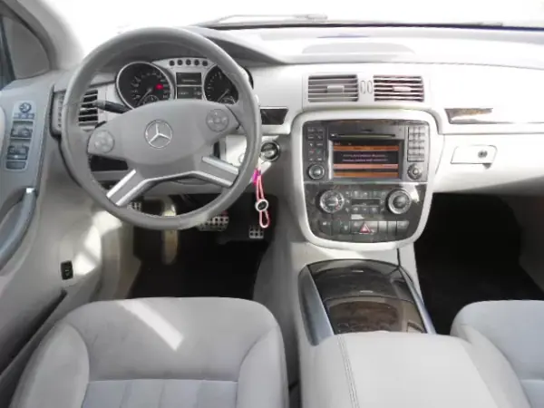 Mercedes-Benz R 350 2010 - 16500 EUR, 197453 km - AUTO.MOTO.pt - 197453km - foto 13 de 15