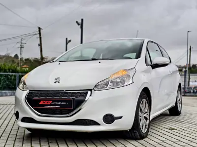 Peugeot 208 2014 - 7750 EUR, 117000 km - AUTO.MOTO.pt - 117000km - foto 3 de 16