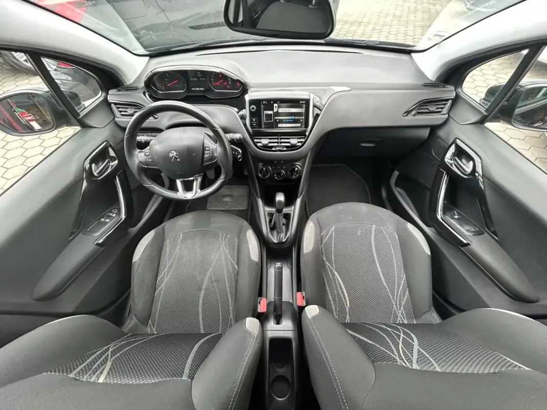 Peugeot 208 2014 - 8500 EUR, 125429 km - AUTO.MOTO.pt - 125429km - foto 13 de 17