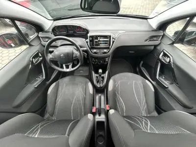 Peugeot 208 2014 - 8500 EUR, 125429 km - AUTO.MOTO.pt - 125429km - foto 13 de 17