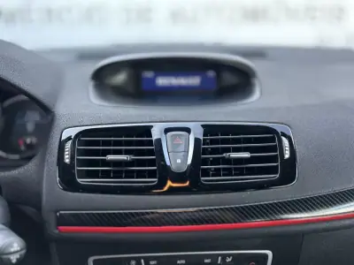 Renault Mégane Coupe 2013 - 24500 EUR, 105200 km - AUTO.MOTO.pt - 105200km - foto 20 de 25