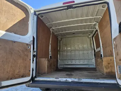 Peugeot BOXER L1H1 2.2HDI / IVA / GARANTIA / NACIONAL 2017 - 11750 EUR, 170000 km - AUTO.MOTO.pt - 170000km - foto 7 de 9