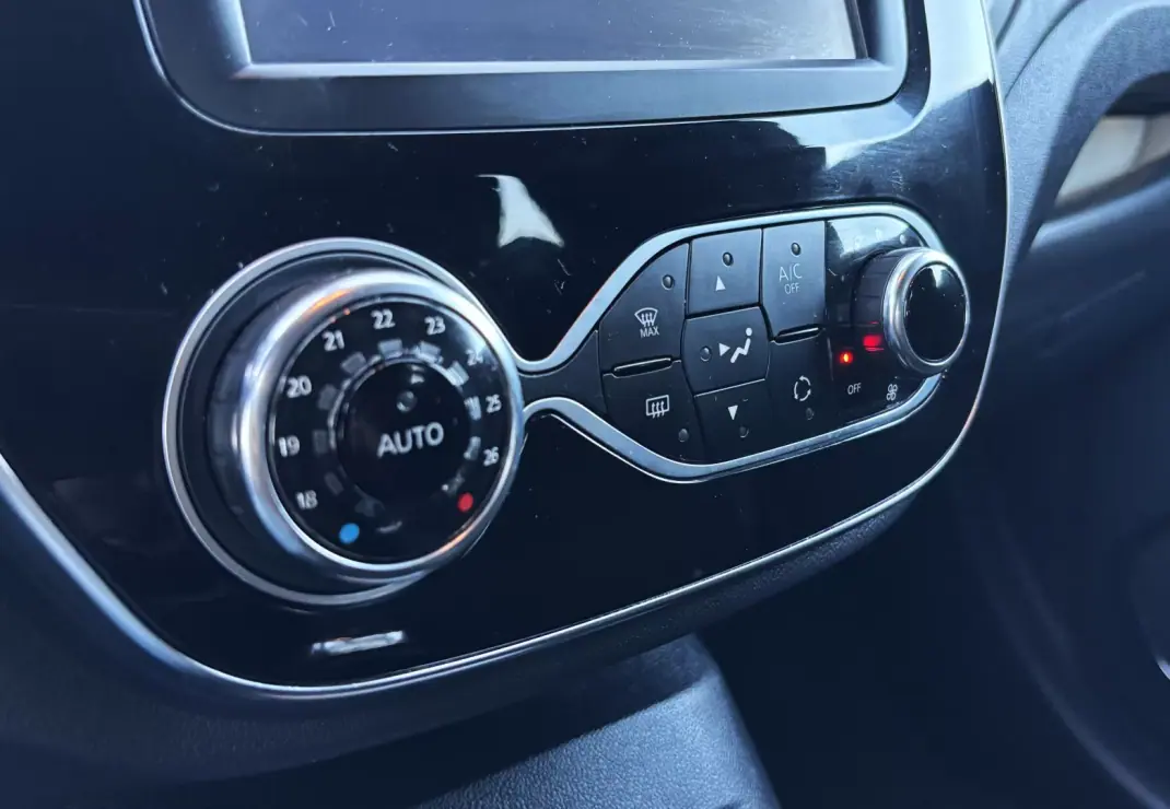 Renault Captur 2018 - 13950 EUR, 119000 km - AUTO.MOTO.pt - 119000km - foto 36 de 42