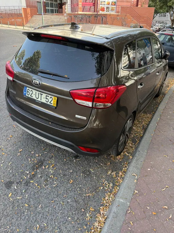 Kia Carens 1.7 CRDi ISG TX 2018 Diesel — 111 520 km · Lisboa Kia Carens 1.7 CRDi ISG TX 2018 Diesel