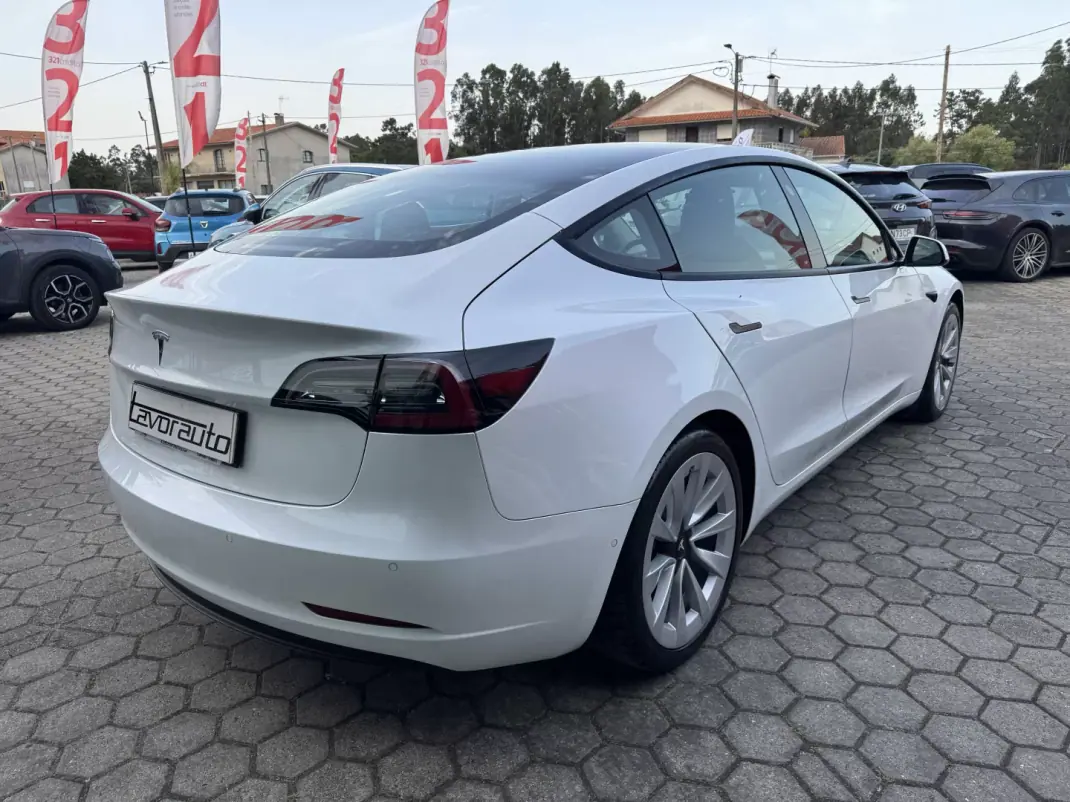 Tesla Model 3 2021 - 28900 EUR, 73000 km - AUTO.MOTO.pt - 73000km - foto 7 de 32