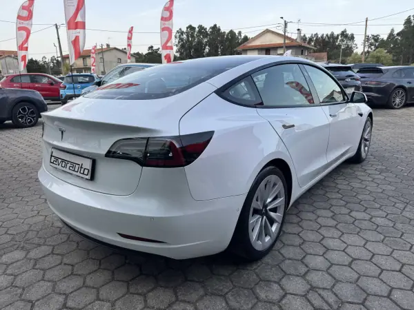 Tesla Model 3 2021 - 28900 EUR, 73000 km - AUTO.MOTO.pt - 73000km - foto 7 de 32