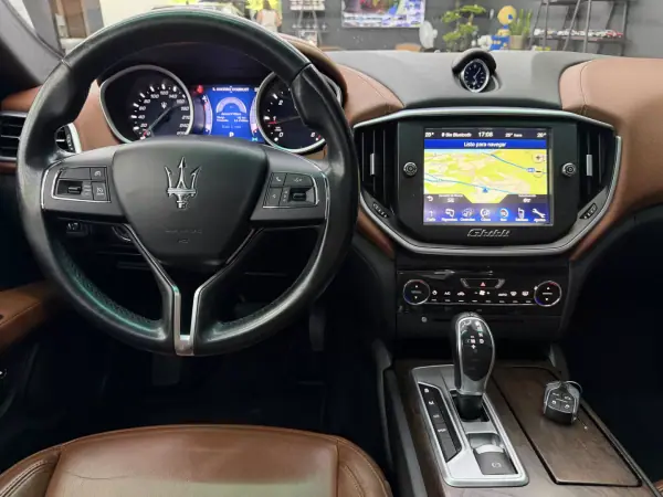 Maserati Ghibli 2014 - 36950 EUR, 112382 km - AUTO.MOTO.pt - 112382km - foto 30 de 50