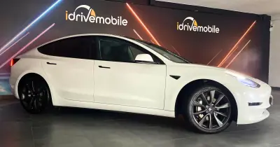 Tesla Model 3 2020 - 29900 EUR, 108726 km - AUTO.MOTO.pt - 108726km - foto 2 de 36