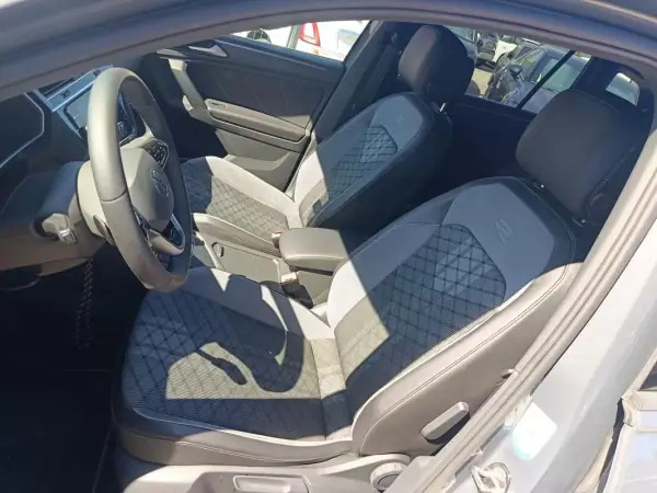 Volkswagen Tiguan 2021 - 28900 EUR, 141000 km - AUTO.MOTO.pt - 141000km - foto 15 de 33