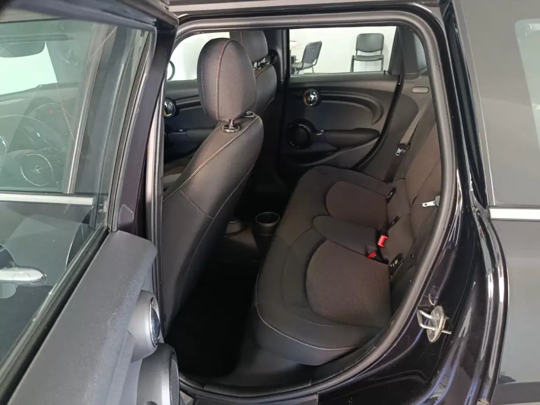 MINI Cooper 2019 - 16200 EUR, 80000 km - 80000km - foto 29 de 52