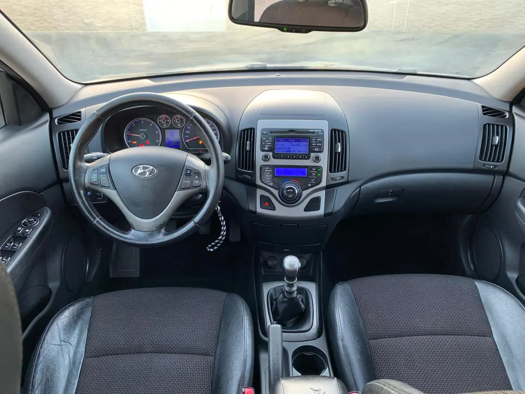 Hyundai i30 2010 - 5250 EUR, 227460 km - AUTO.MOTO.pt - 227460km - foto 7 de 13