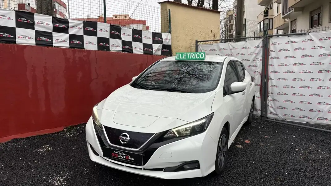 Nissan Leaf 2021 - 12900 EUR, 61600 km - AUTO.MOTO.pt - 61600km - foto 1 de 12