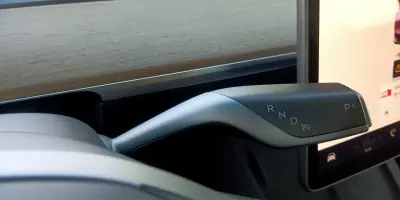 Tesla Model 3 2023 - 30450 EUR, 61000 km - AUTO.MOTO.pt - 61000km - foto 17 de 22