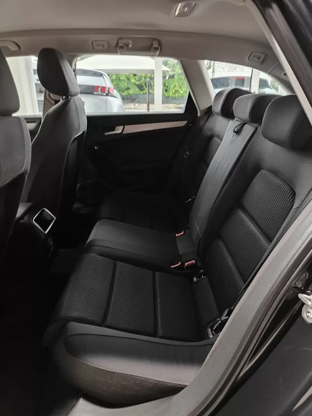Audi A4 Avant 2009 - 10750 EUR, 261000 km - 261000km - foto 14 de 36
