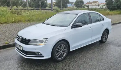 Volkswagen Jetta 2017 - 8990 EUR, 260000 km - AUTO.MOTO.pt - 260000km - foto 2 de 56