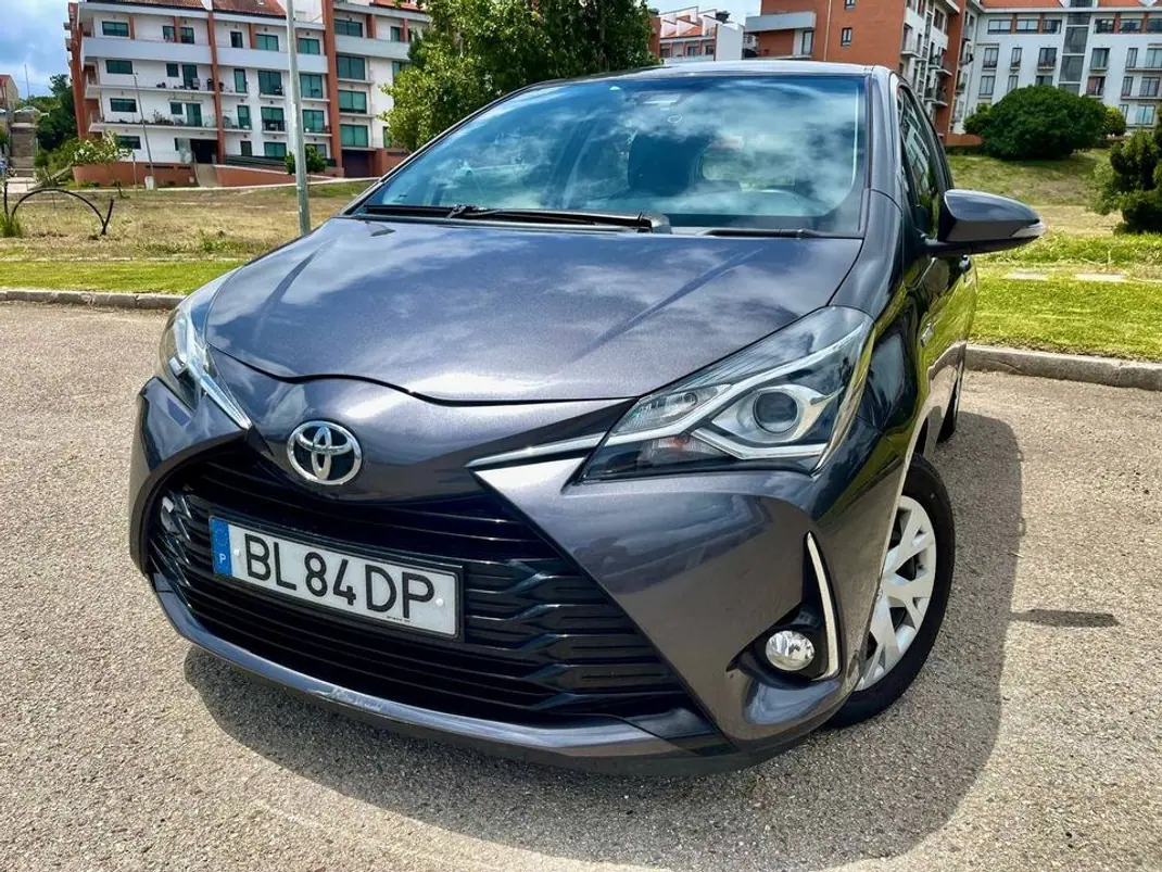 Toyota Yaris 2018 - 7300 EUR, 97000 km - AUTO.MOTO.pt - 97000km - foto 3 de 6