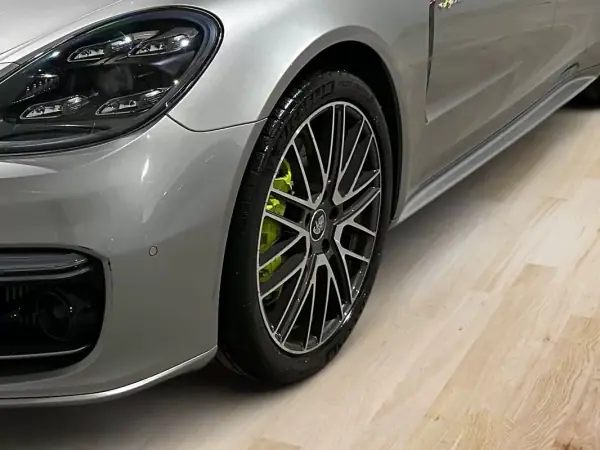 Porsche Panamera Sport Turismo 2021 - 79800 EUR, 95000 km - AUTO.MOTO.pt - 95000km - foto 6 de 20