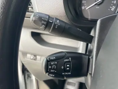 Opel COMBO 2022 - 17450 EUR, 123000 km - AUTO.MOTO.pt - 123000km - foto 35 de 37