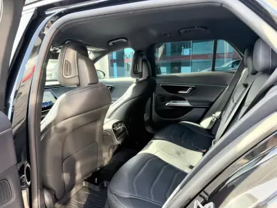 Mercedes-Benz E 300 2025 - 64500 EUR, 24000 km - AUTO.MOTO.pt - 24000km - foto 13 de 16