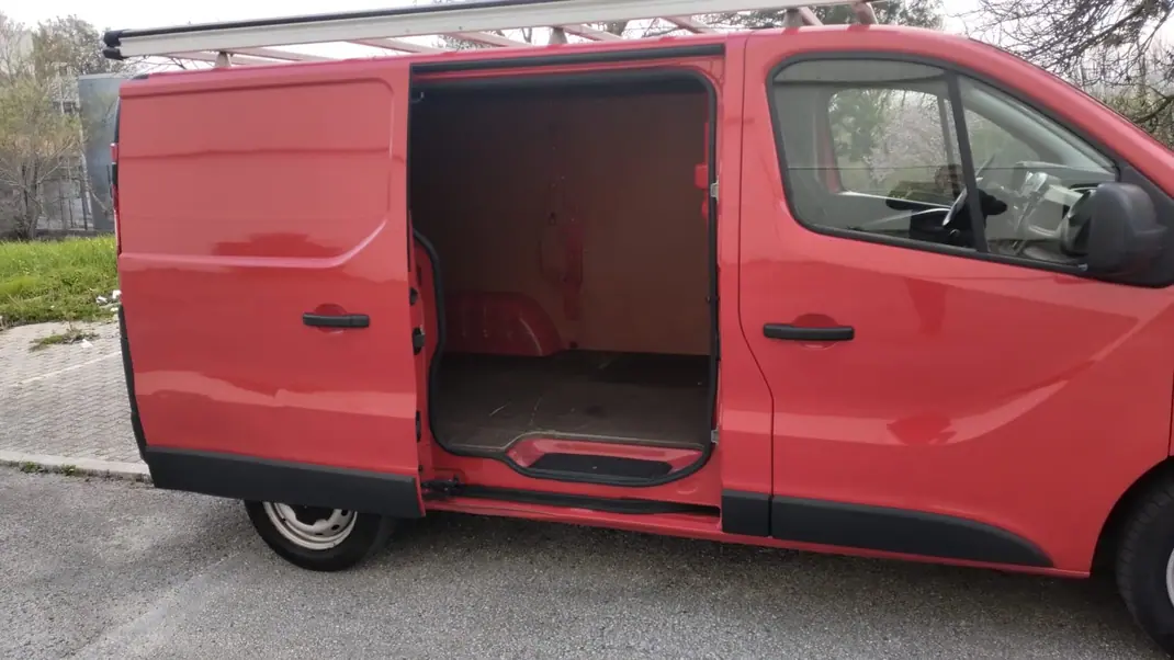 Renault Trafic 2016 - 9900 EUR, 208 km - AUTO.MOTO.pt - 208km - foto 6 de 11