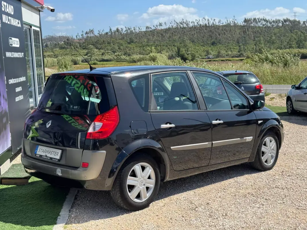 Renault Scénic 2004 - 4350 EUR, 241305 km - AUTO.MOTO.pt - 241305km - foto 8 de 18
