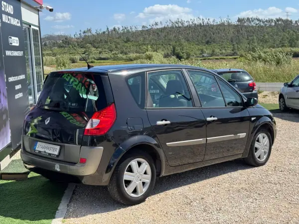 Renault Scénic 2004 - 4350 EUR, 241305 km - AUTO.MOTO.pt - 241305km - foto 8 de 18