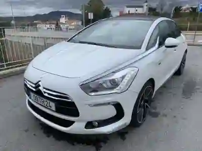 DS DS5 2012 - 9500 EUR, 220000 km - AUTO.MOTO.pt - 220000km - foto 1 de 6
