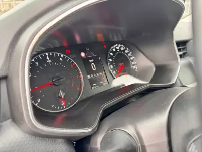 Renault Clio 2019 - 13500 EUR, 80000 km - AUTO.MOTO.pt - 80000km - foto 21 de 22